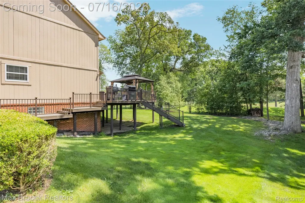 2322 Sandlewood Drive White Lake Charter Township MI 48383