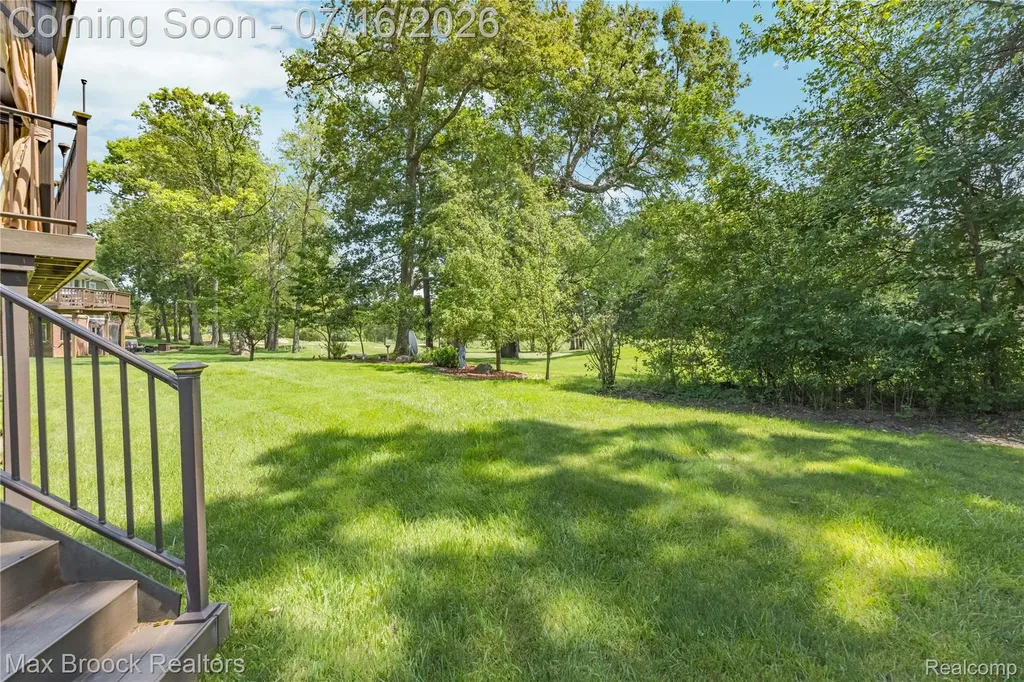 2322 Sandlewood Drive White Lake Charter Township MI 48383