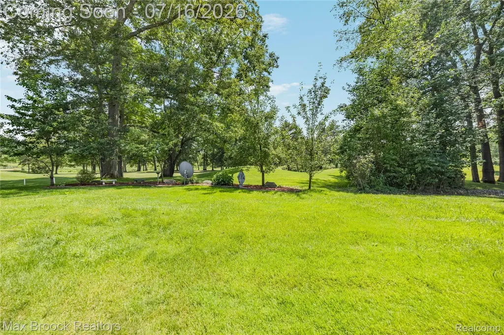2322 Sandlewood Drive White Lake Charter Township MI 48383