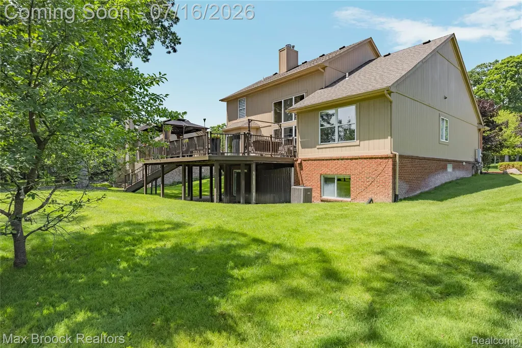 2322 Sandlewood Drive White Lake Charter Township MI 48383