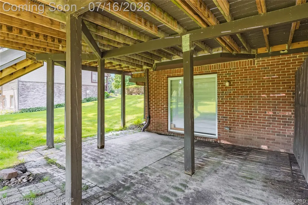 2322 Sandlewood Drive White Lake Charter Township MI 48383