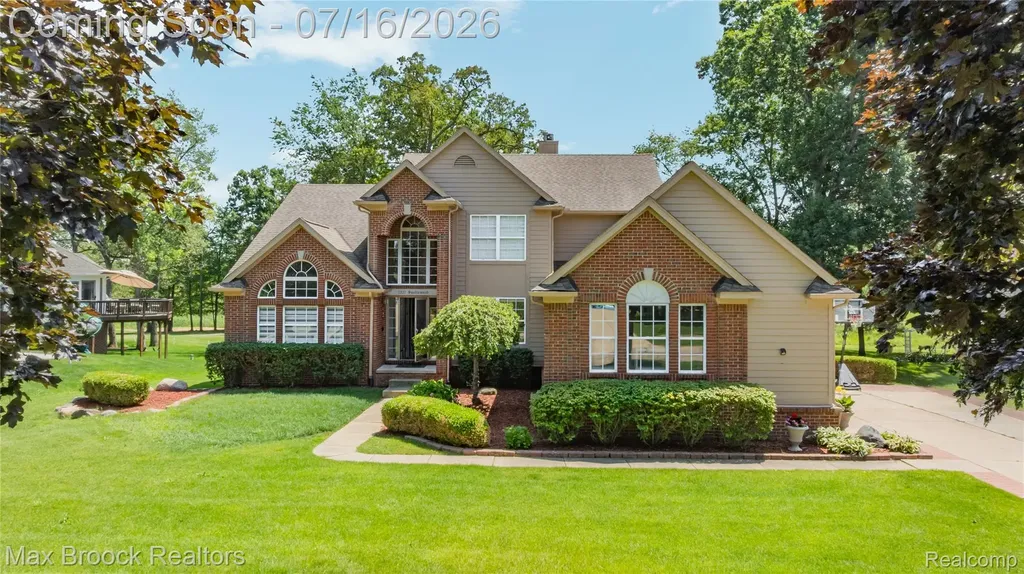 2322 Sandlewood Drive White Lake Charter Township MI 48383