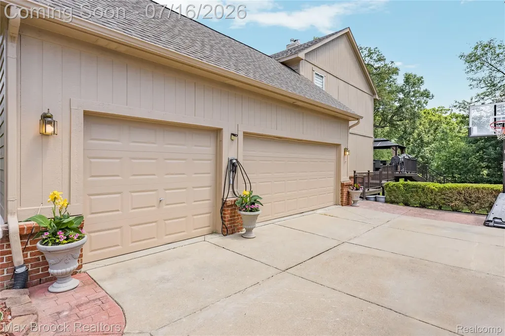 2322 Sandlewood Drive White Lake Charter Township MI 48383