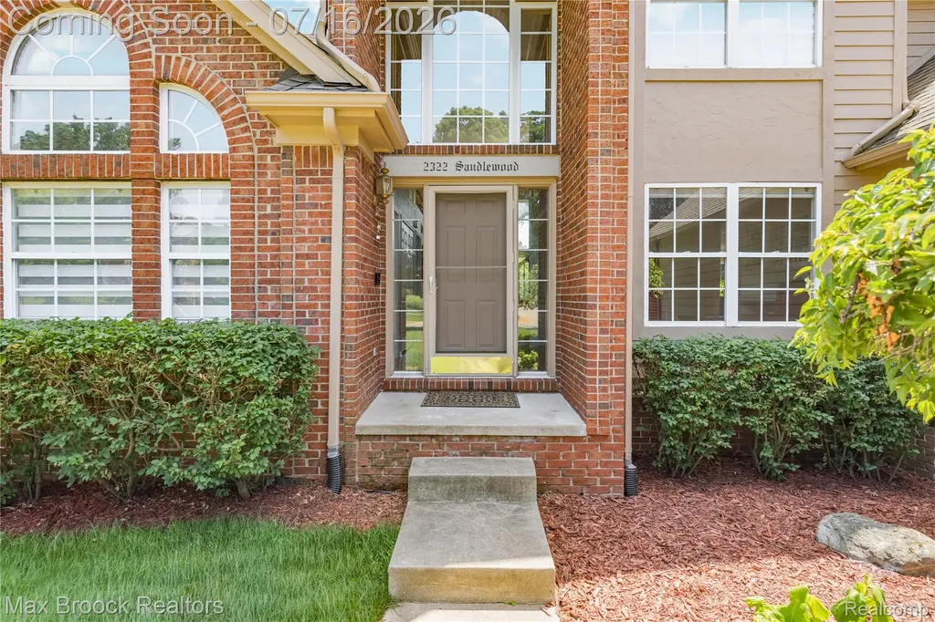 2322 Sandlewood Drive White Lake Charter Township MI 48383