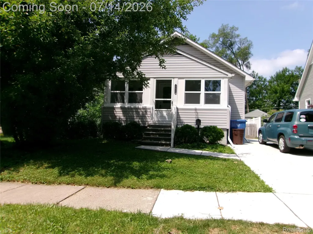 5620 Hipp Street Dearborn Heights City MI 48125