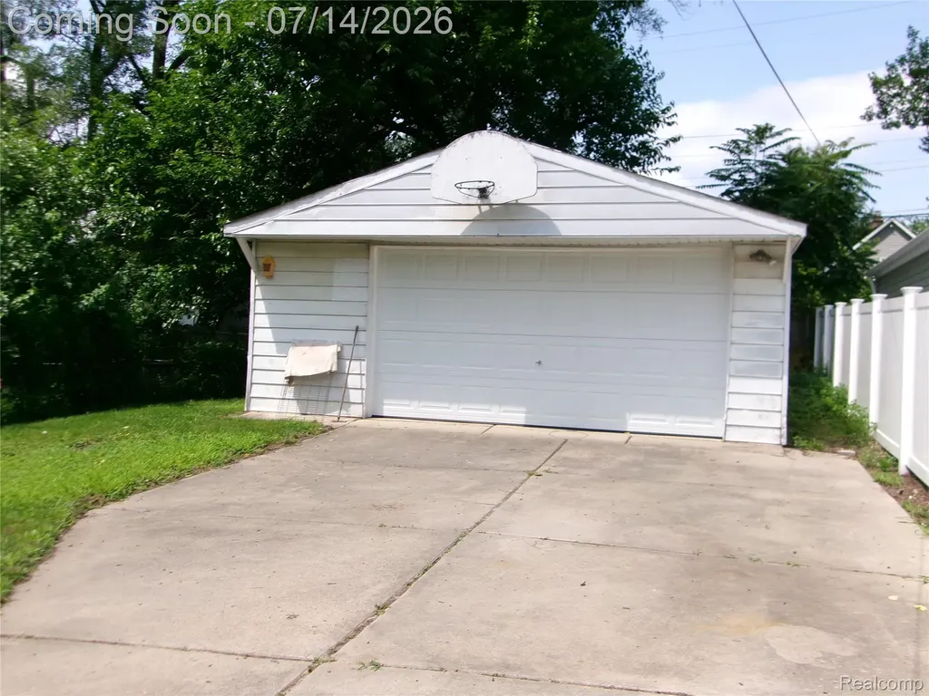 5620 Hipp Street Dearborn Heights City MI 48125