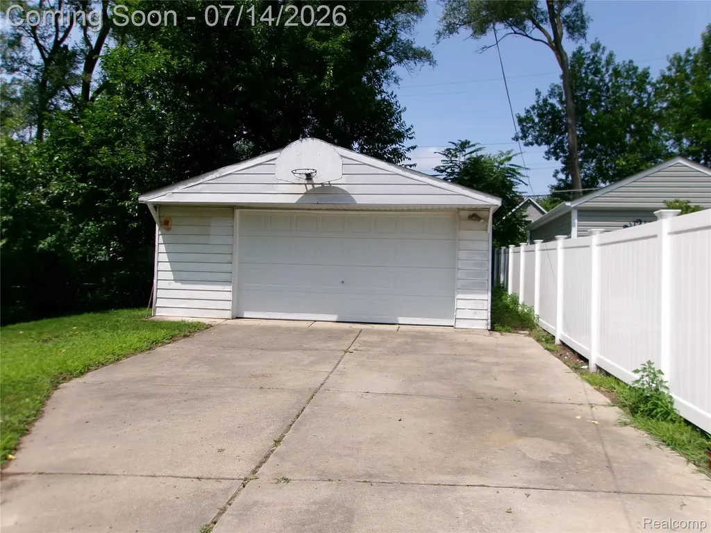 5620 Hipp Street Dearborn Heights City MI 48125