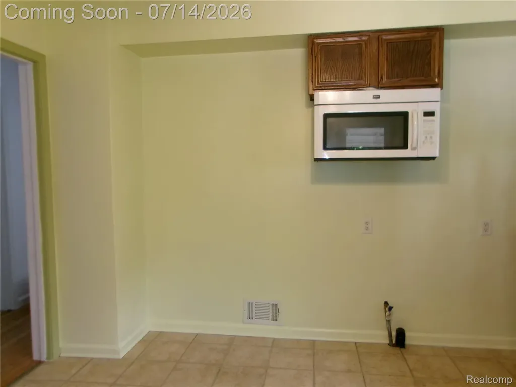 5620 Hipp Street Dearborn Heights City MI 48125
