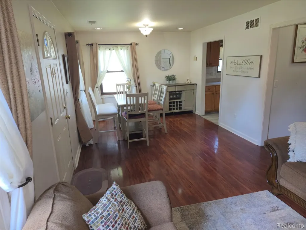 5924 N Karle Street Westland City MI 48185