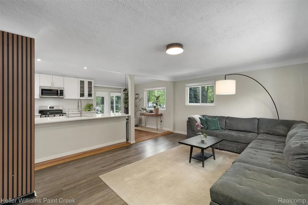 3815 Edgecrest Street West Bloomfield Charter Township MI 48324