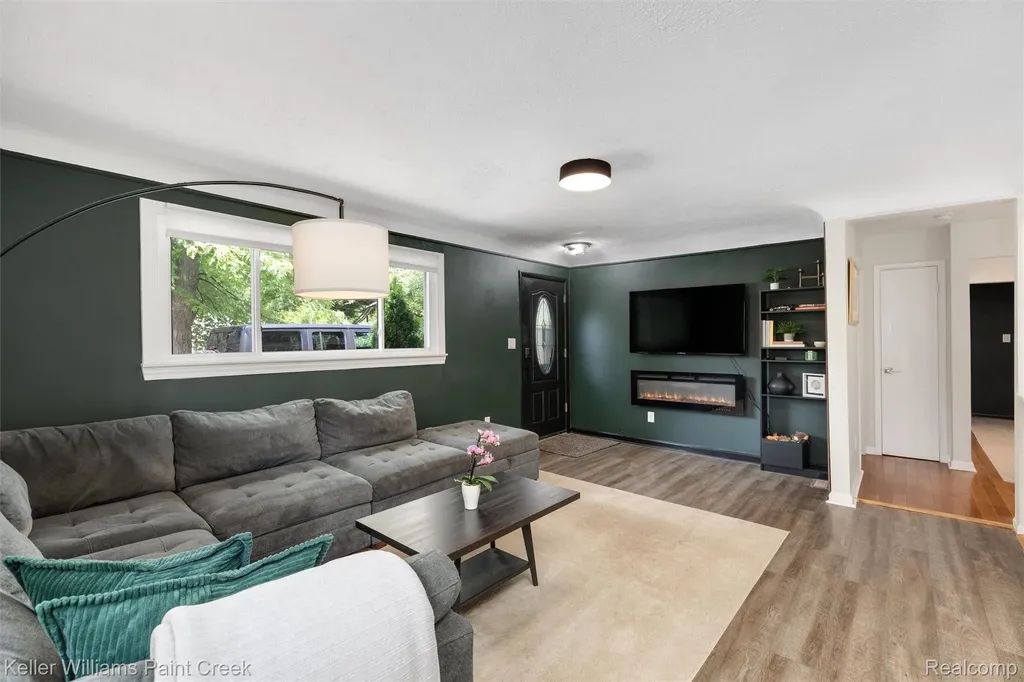 3815 Edgecrest Street West Bloomfield Charter Township MI 48324