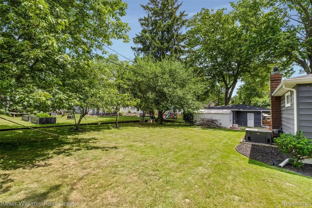 3815 Edgecrest Street West Bloomfield Charter Township MI 48324