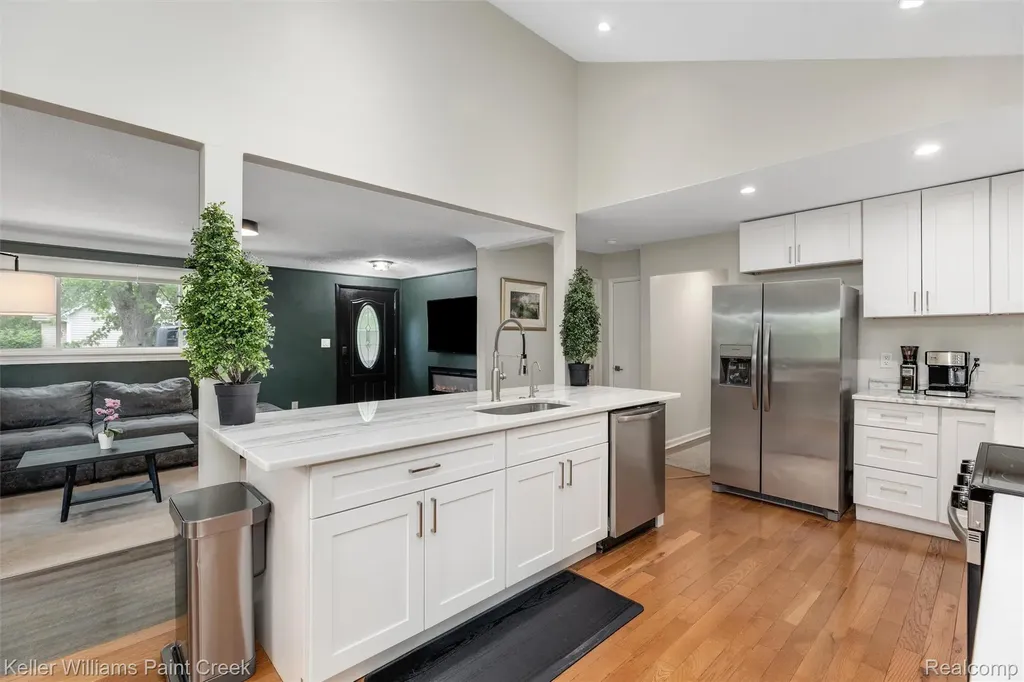 3815 Edgecrest Street West Bloomfield Charter Township MI 48324