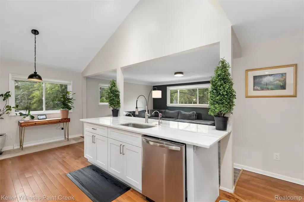3815 Edgecrest Street West Bloomfield Charter Township MI 48324