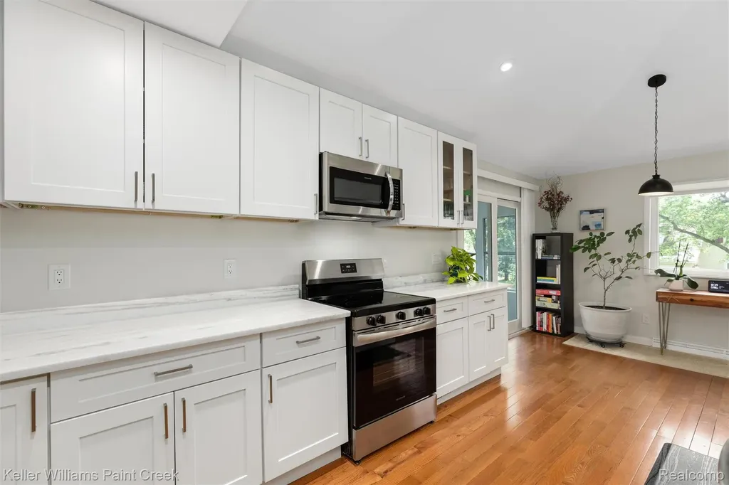 3815 Edgecrest Street West Bloomfield Charter Township MI 48324