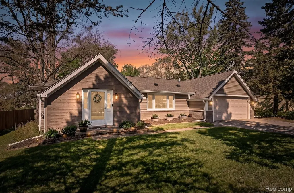 3525 Buss Drive Commerce Charter Township MI 48390