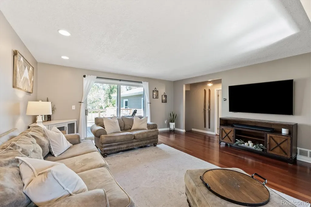 3525 Buss Drive Commerce Charter Township MI 48390