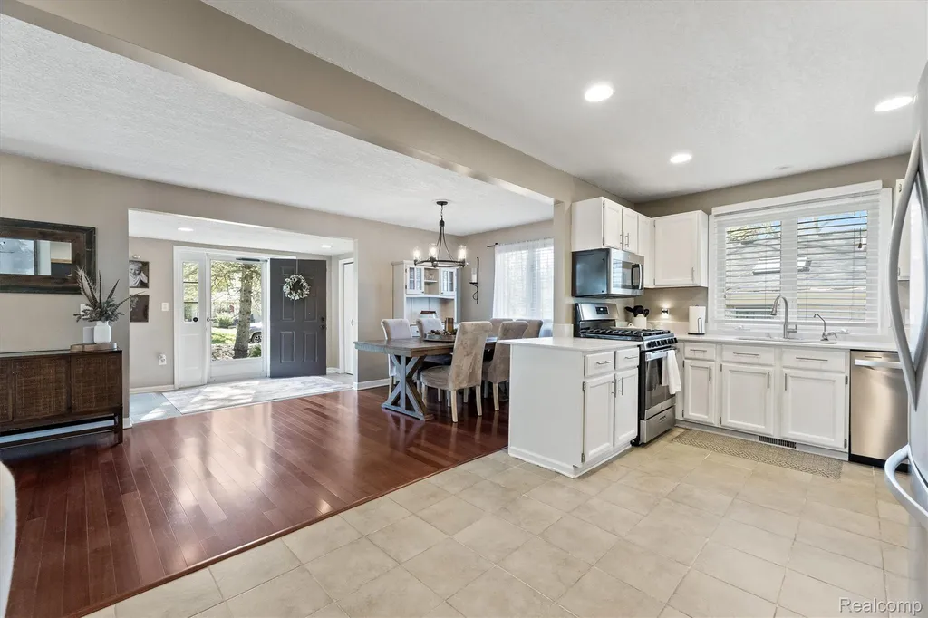 3525 Buss Drive Commerce Charter Township MI 48390