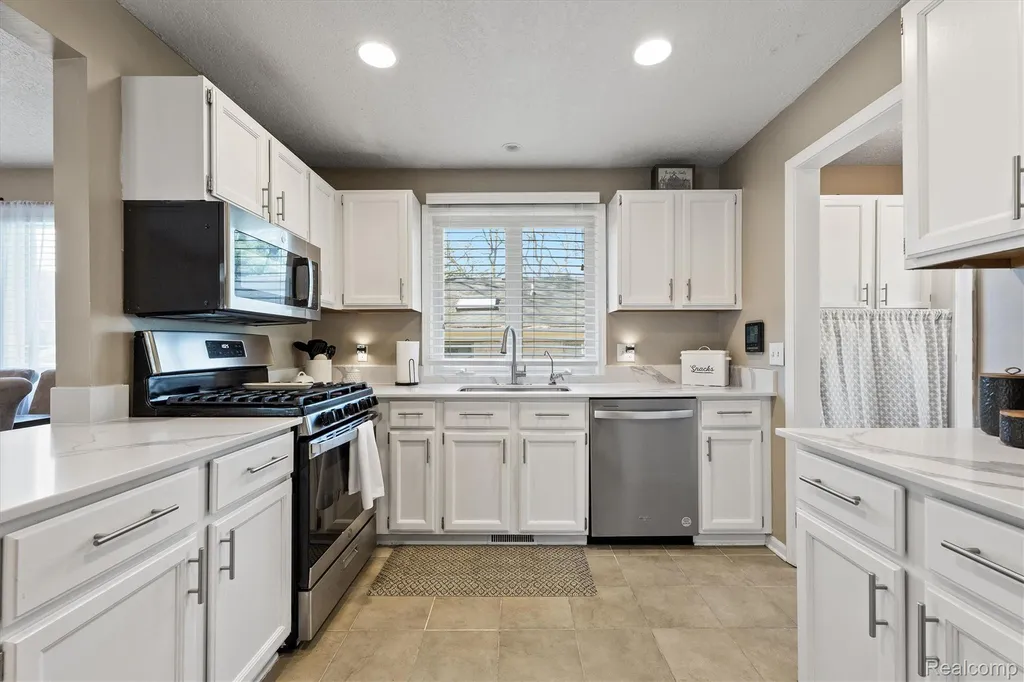 3525 Buss Drive Commerce Charter Township MI 48390