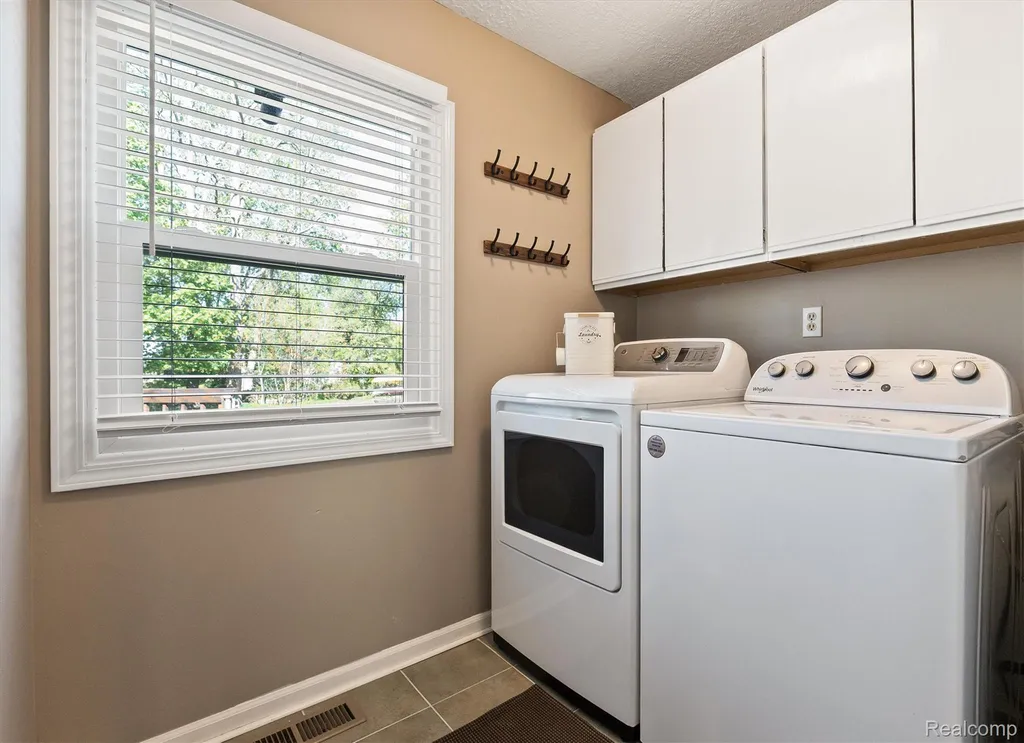 3525 Buss Drive Commerce Charter Township MI 48390