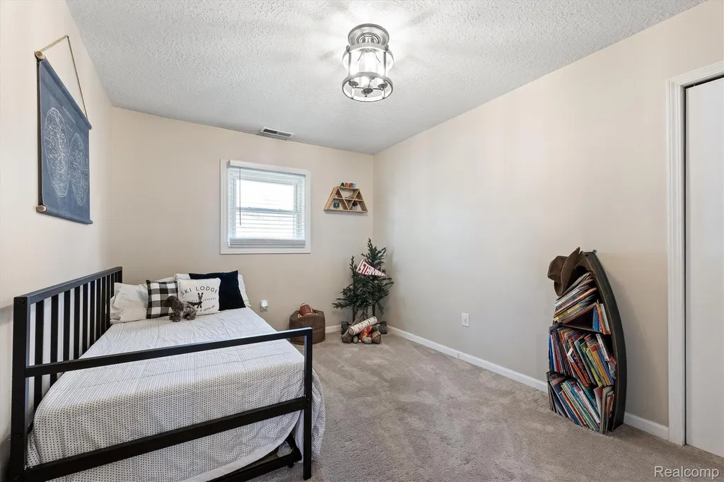 3525 Buss Drive Commerce Charter Township MI 48390