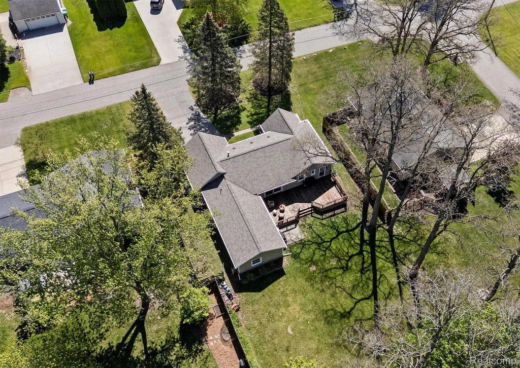3525 Buss Drive Commerce Charter Township MI 48390