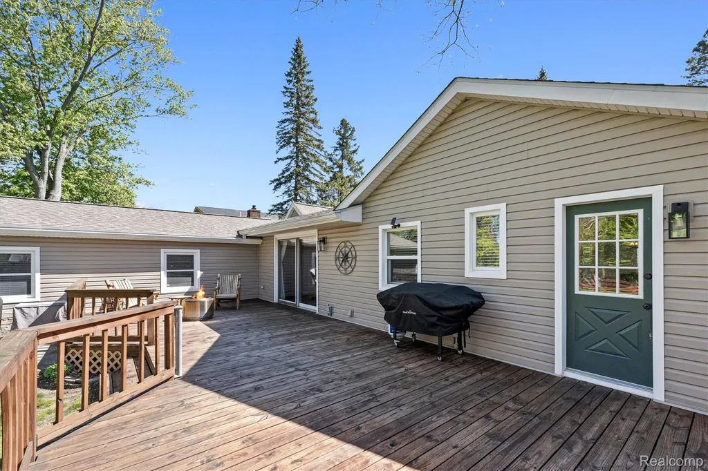 3525 Buss Drive Commerce Charter Township MI 48390