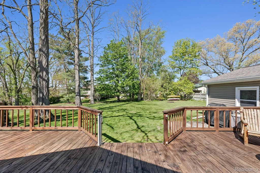 3525 Buss Drive Commerce Charter Township MI 48390