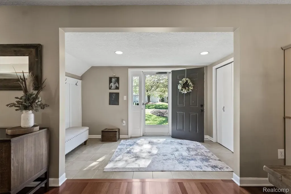 3525 Buss Drive Commerce Charter Township MI 48390