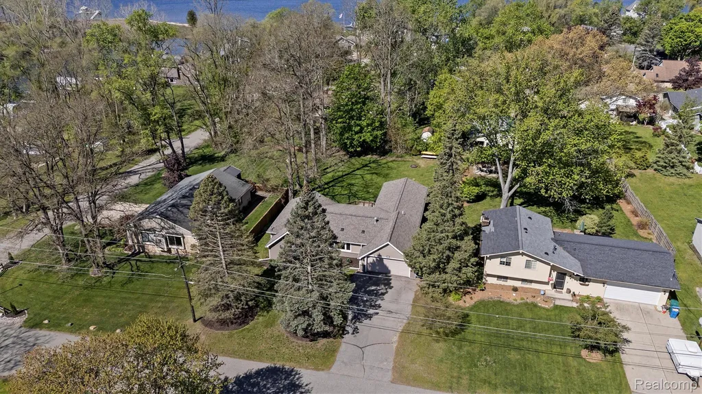 3525 Buss Drive Commerce Charter Township MI 48390