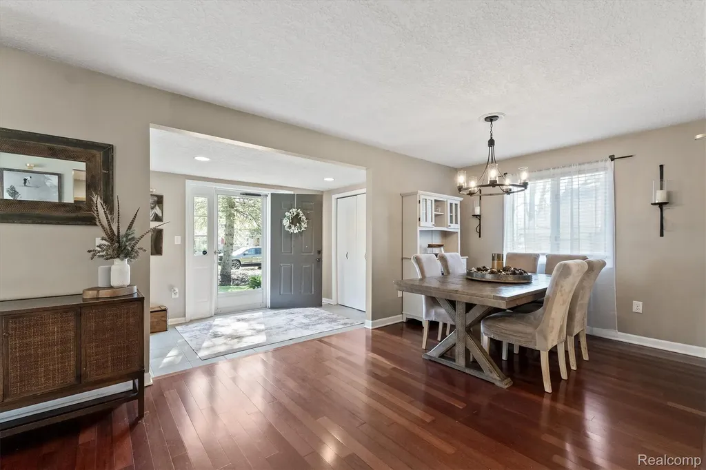 3525 Buss Drive Commerce Charter Township MI 48390