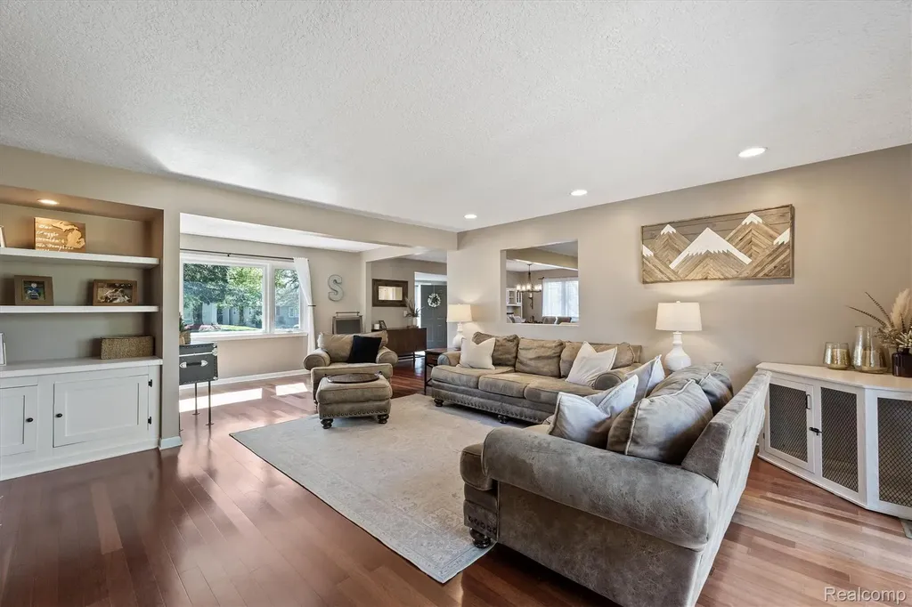 3525 Buss Drive Commerce Charter Township MI 48390
