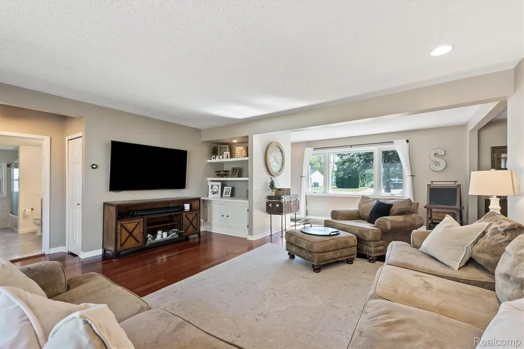 3525 Buss Drive Commerce Charter Township MI 48390