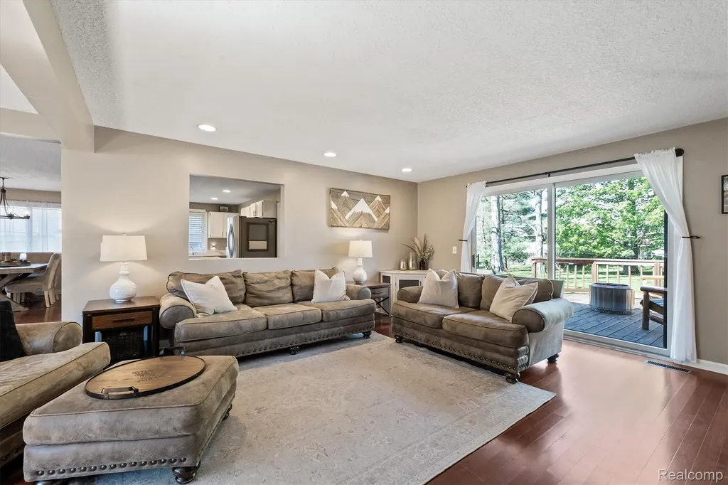 3525 Buss Drive Commerce Charter Township MI 48390