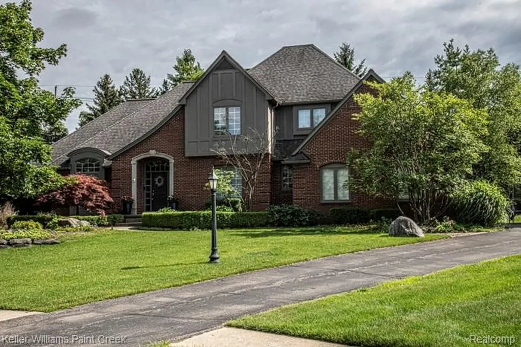 4853 Goodison Place Drive Oakland Charter Township MI 48306