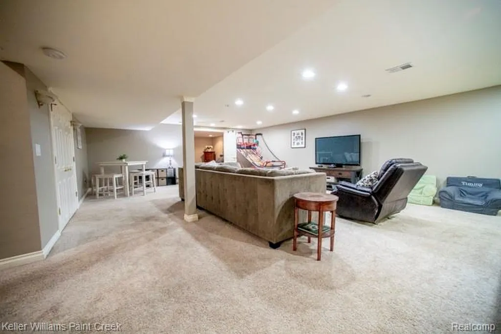 4853 Goodison Place Drive Oakland Charter Township MI 48306