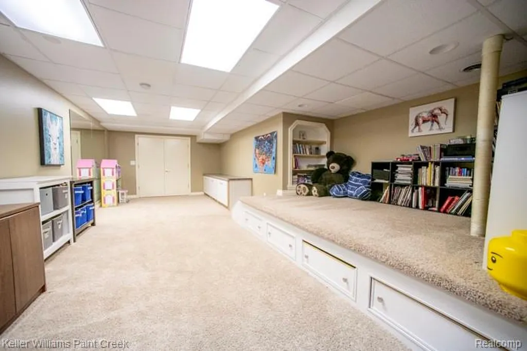 4853 Goodison Place Drive Oakland Charter Township MI 48306