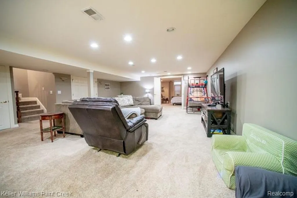 4853 Goodison Place Drive Oakland Charter Township MI 48306