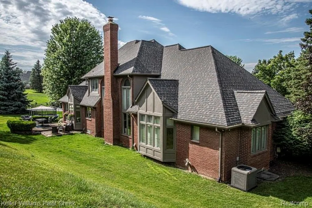4853 Goodison Place Drive Oakland Charter Township MI 48306