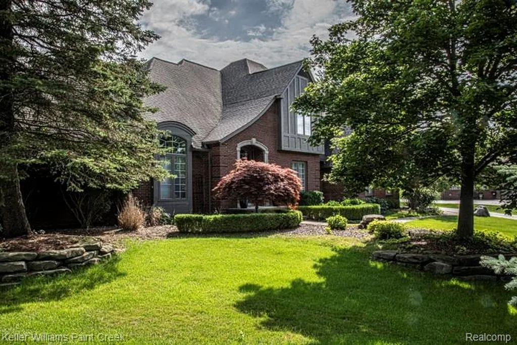 4853 Goodison Place Drive Oakland Charter Township MI 48306