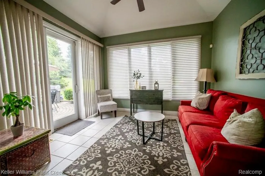 4853 Goodison Place Drive Oakland Charter Township MI 48306