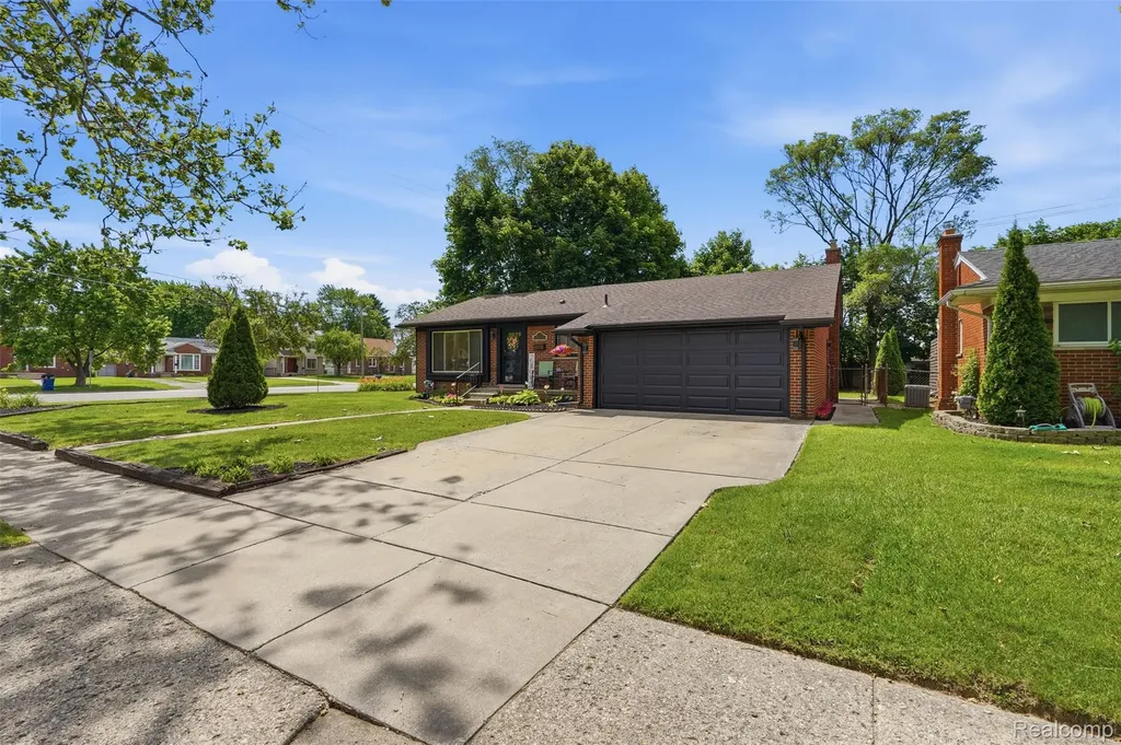 27407 Buckingham Street Livonia City MI 48154