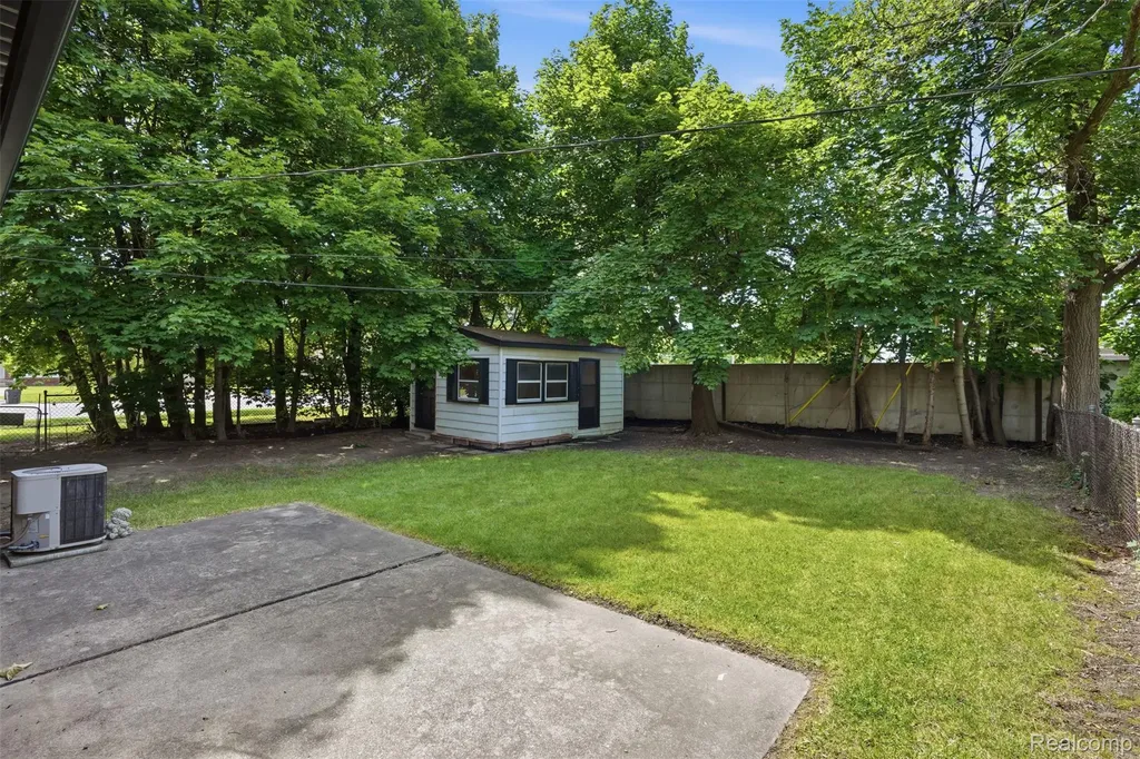 27407 Buckingham Street Livonia City MI 48154