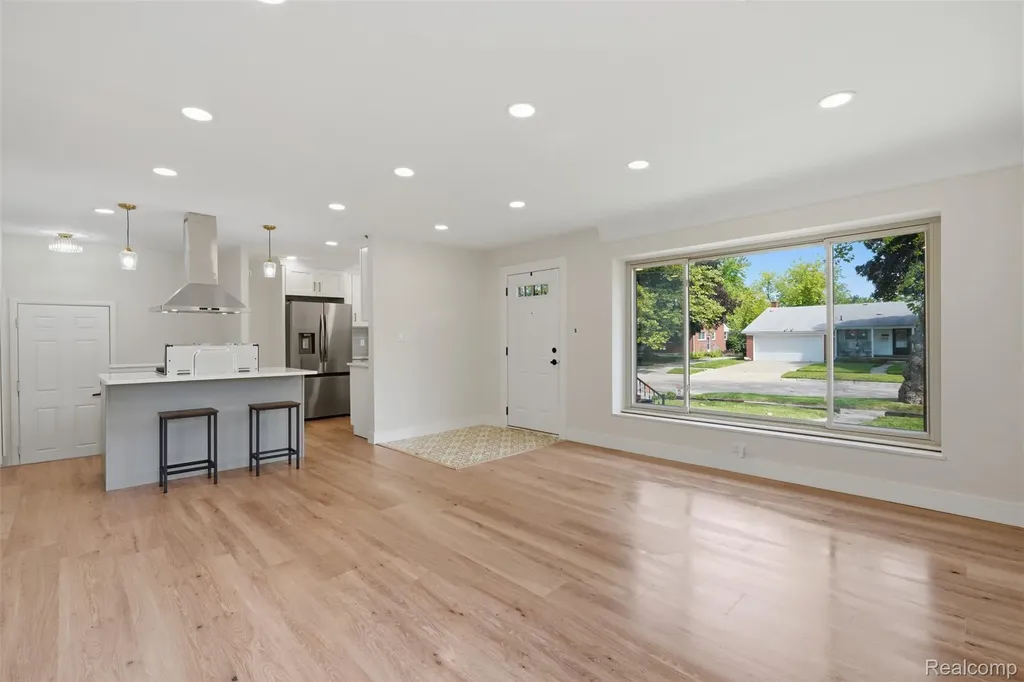 27407 Buckingham Street Livonia City MI 48154