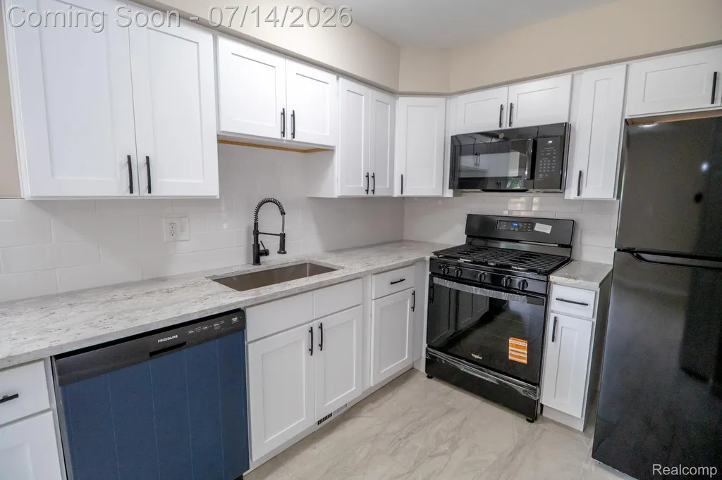 4060 Winifred Street Wayne City MI 48184