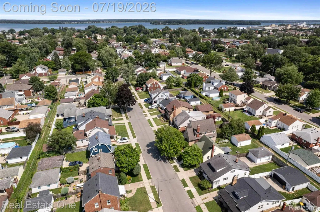 483 Kings Highway Wyandotte City MI 48192