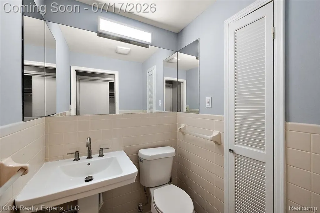3666 Capitol Avenue Warren City MI 48091