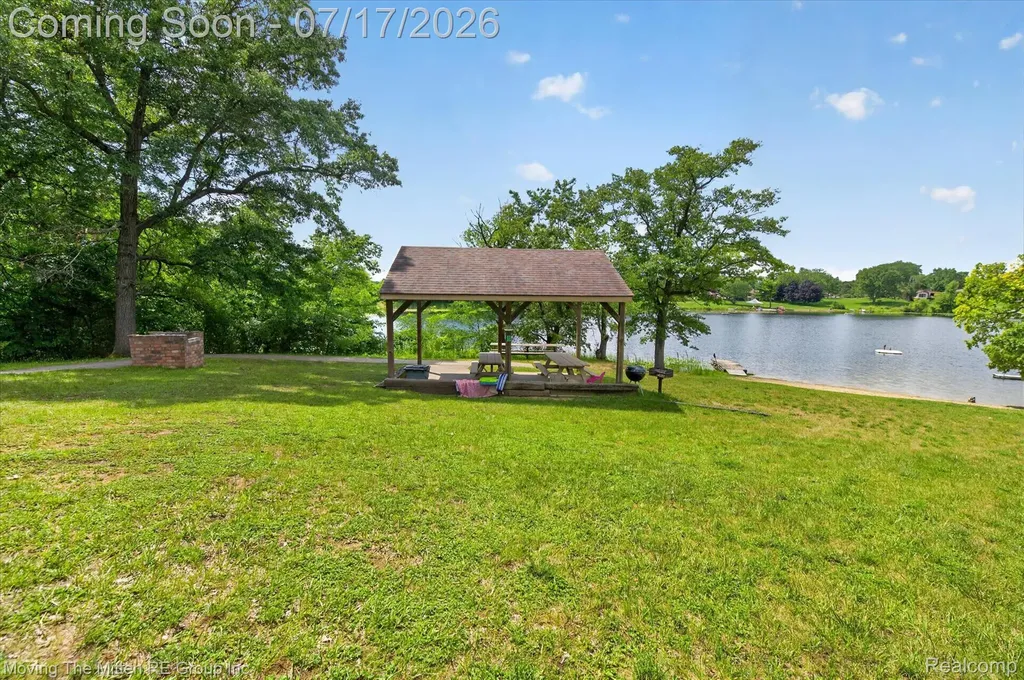 744 S Park Street Highland Charter Township MI 48356