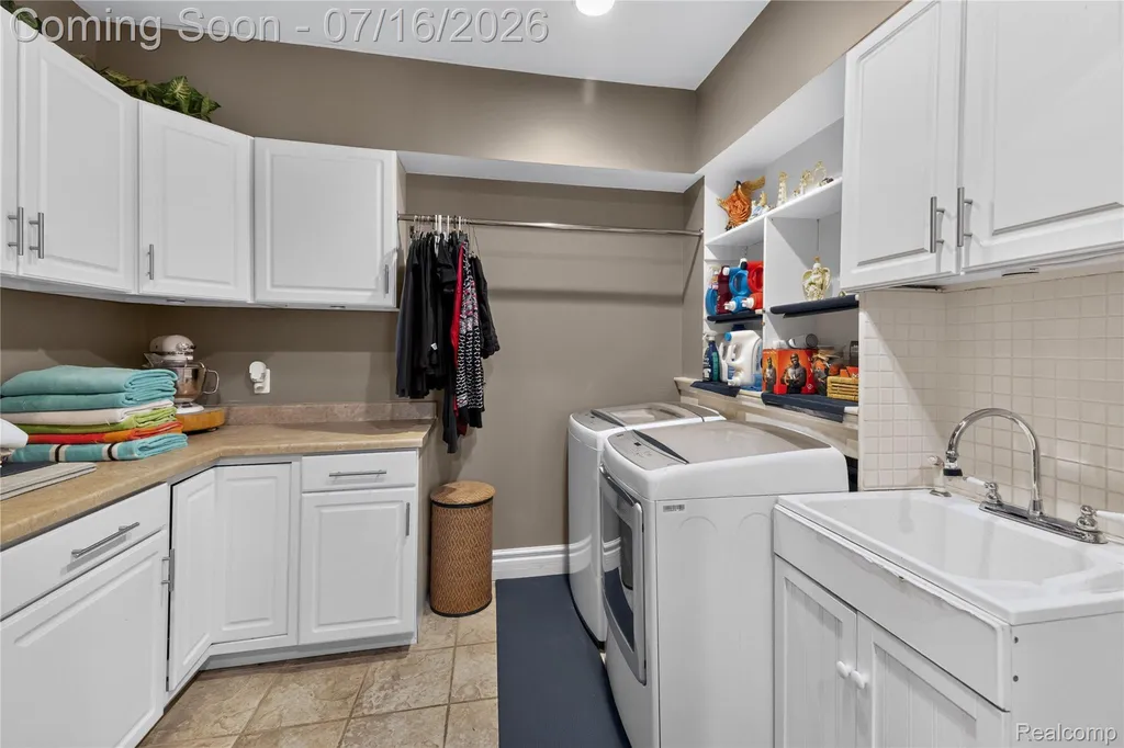 29474 East River Road Grosse Ile Township MI 48138