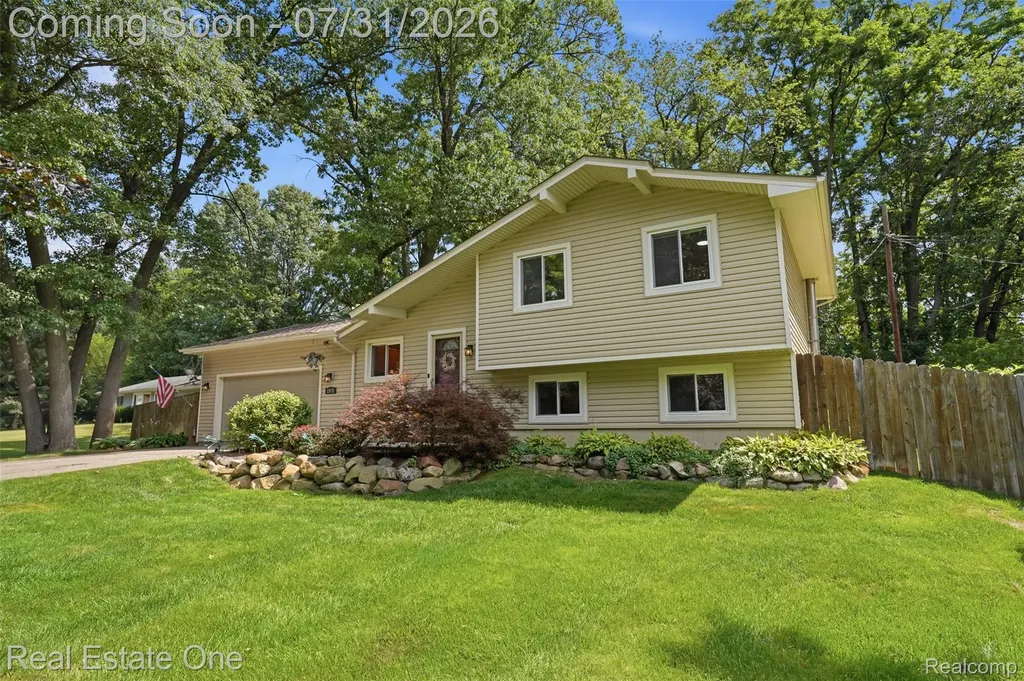 2975 West Street Highland Charter Township MI 48380
